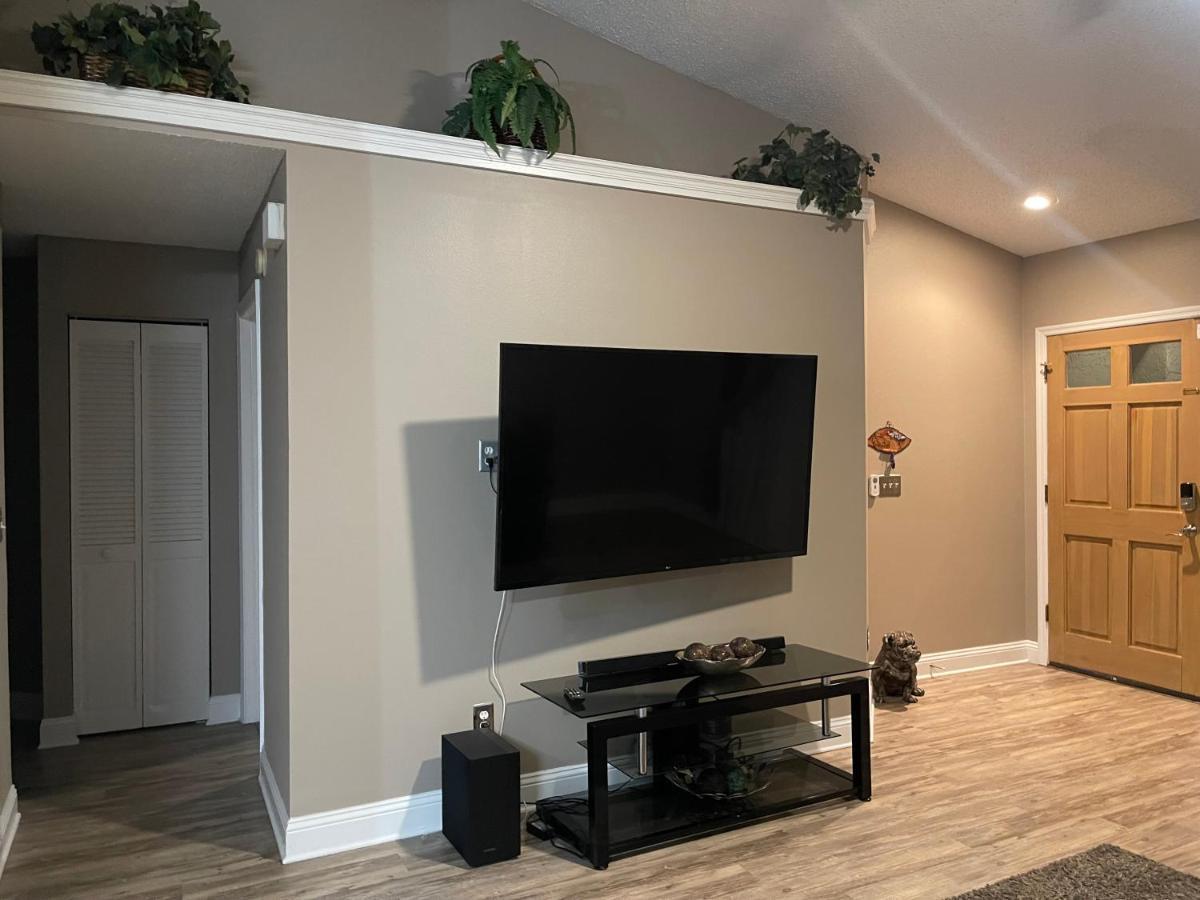 Cozy 3 Bedroom Home Close To Everything In Tampa! Buitenkant foto